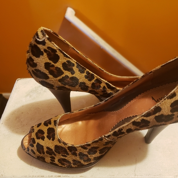 Leopard peek a boo heels - Picture 2 of 3